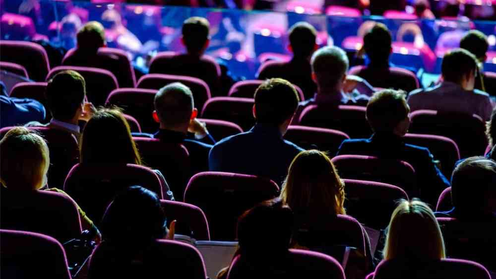 Audience listens to the speech of the lecturer in the conference hall