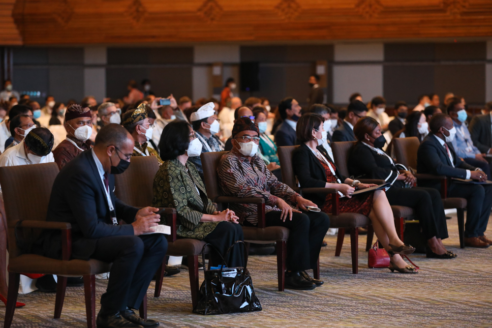 Participants, including Muhadjir Effendy, Coordinating Minister, Ministry for Human Development and Culture, Indonesia, gather for the fifth World Reconstruction Conference.